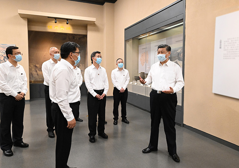 5月16日下昼，，，中共中央总书记、、、国家主席、、、中央军委主席习近平在前往陕西西安主持中国－中亚峰会途中，，，在山西运城博物馆考察。。